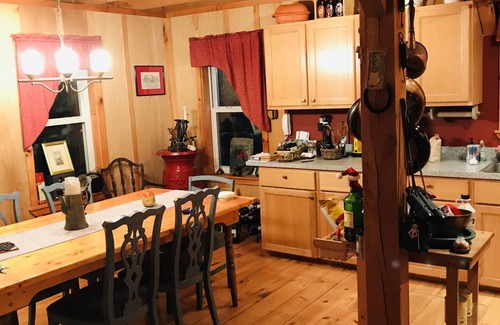 Townshend House | Quaint 4 bedroom cabin in the woods of Vermont