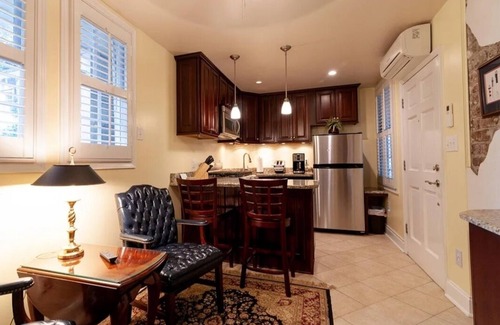 Charleston Historic District Condo | Quaint and cozy condo in the HEART of Charleston's Historic District!