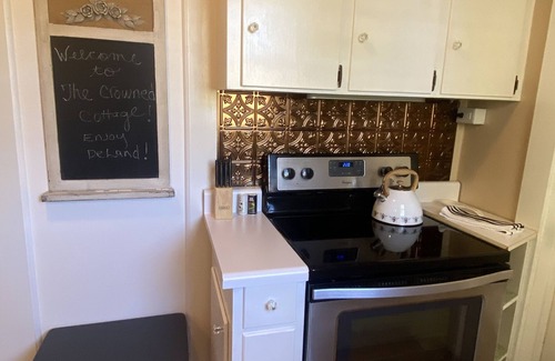 DeLand House | Quaint Bungalow walking distance to downtown DeLand, 2 weeks maximum Stay