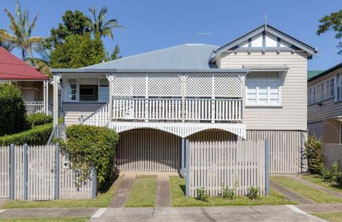 Annerley Apartment | Quaint & Cosy 1 Bedroom Apartment in Queenslander.