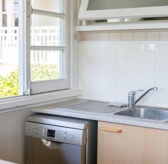 Annerley Apartment | Quaint & Cosy 1 Bedroom Apartment in Queenslander.