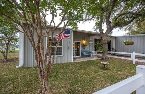 Dennis House | Quaint Countryside Casita 45 Mi to Ft Worth