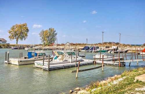 Oak Harbor Apartment | Quaint Couples Escape Pool, Near Lake Erie!