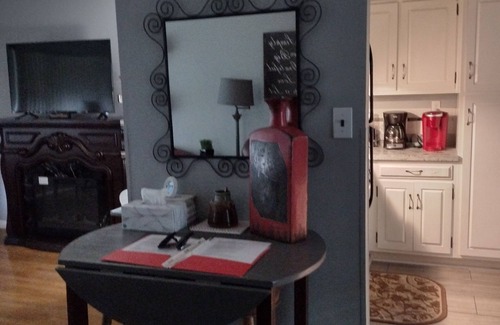 Buechel House | Quaint & Cozy 4 Bedroom/with attached garage -now with 2-night stays