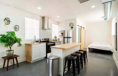 Pershing - Government Hill Apartment | Quaint cozy studio located in the heart of El Paso