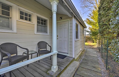 Greenport Apartment | Quaint DT Greenport Apt - 2 Mi to Shelter Island!