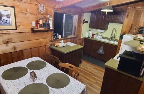 Cumberland Cabin | Quaint getaway cabin on an exclusive Northwoods lake