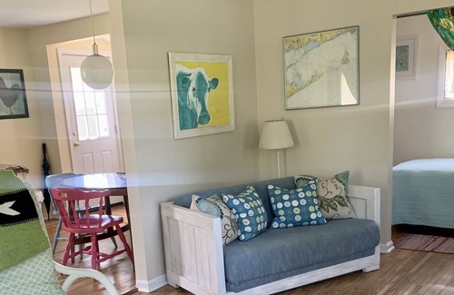 Charlestown Cottage | Quaint Guest Cottage - with PRIVATE parking pass to the Beach
