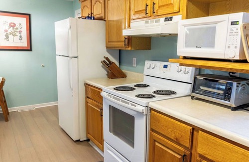 Summerlee House | Quaint home in Oak Hill, Conveniently Located.