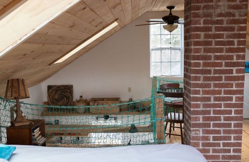 Annapolis Valley Cottage | Quaint house with large deck close to lighthouse on the Bay of Fundy.