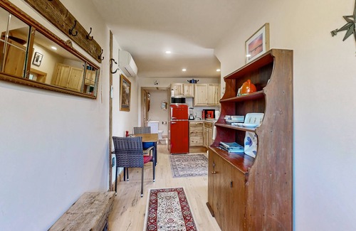 Walpole Apartment | Quaint Maine apartment with water views, well-equipped kitchenette, deck, & AC