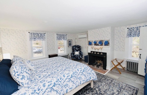 Francestown Bed & Breakfast | Quaint New England Inn at Crotched Mountain!