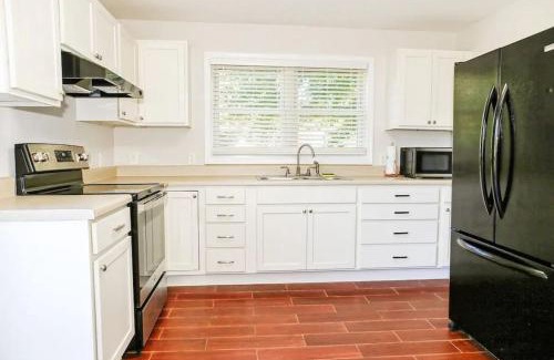 Lincolnton House | Quaint Newly Renovated Downtown Cottage