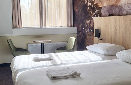 Eerbeek Hotel | Quaint Retreat for Two Near with Easy Cycling Routes Nearby - 3 Units