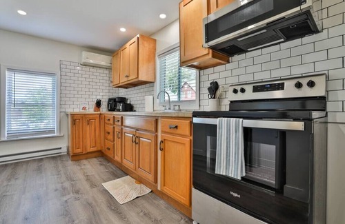 Salem Apartment | Quaint Salem Gem Close to Shopping, Hiking ,Boston