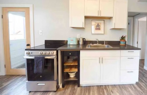 Jefferson Park House | Quaint Space - Near Downtown & Broncos Stadium