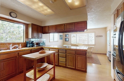Eureka House | Quaint & Spacious Home w/Panoramic Bay Views & a Large Deck