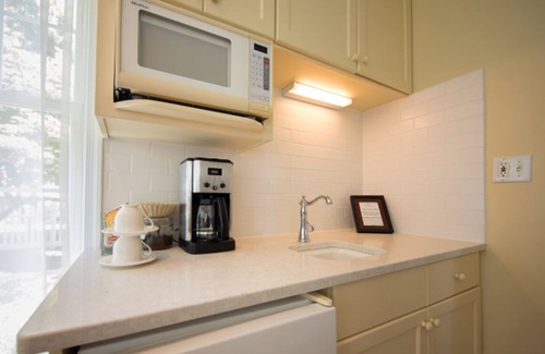 Forest Cottage | Quaint Summer Kitchen Cottage Perfect for 2