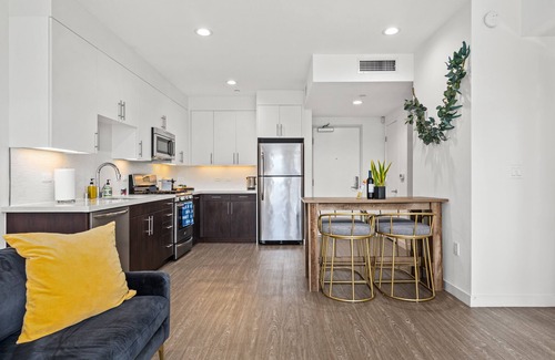 Carthay Circle Condo | Quaint & Unique 1BR Apartment