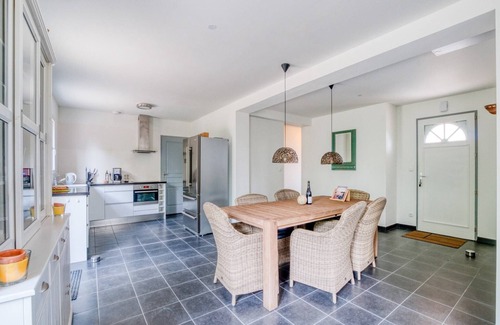 Sainte-Foy-de-Longas Villa | Quaint Villa in Aquitaine with swimming pool