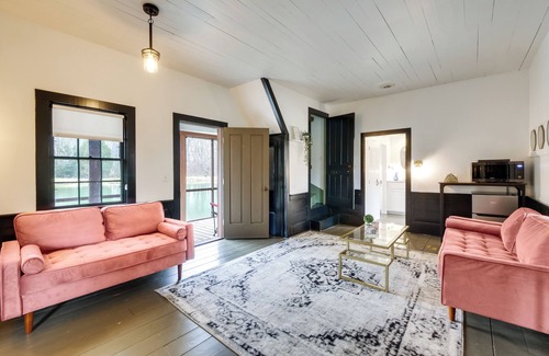 Dundee Cottage | Quaint Winesburg Cottage w/Porch & Pond!