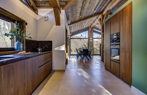 Le Lavancher Ski Chalet | Quality Chalet with pastries & housekeeping daily