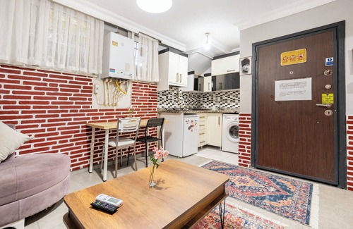Celiktepe Mahallesi House | Quality & Comfy Central Apartment “Whole Place” with Delightful AC