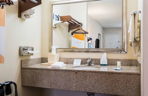 Gold Rock Hotel | Quality Inn Battleboro