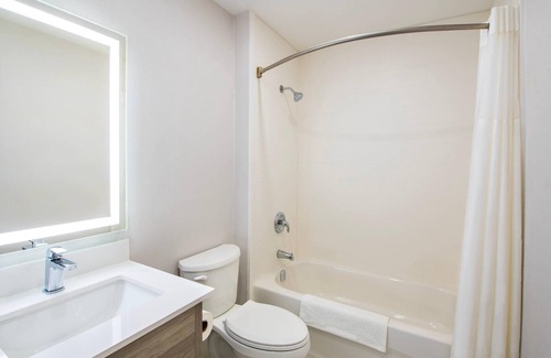 Chatham-Kent Hotel | Quality Inn