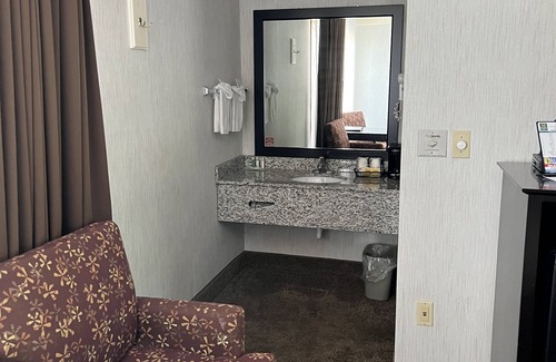 St Ignace Hotel | Quality Inn Lakefront
