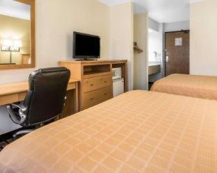Mauston Hotel | Quality Inn Mauston I-90
