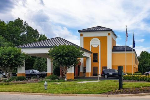 Sandston Hotel | Quality Inn Richmond Airport