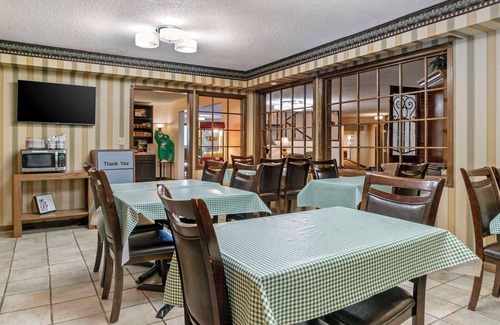 St Ignace Hotel | Quality Inn Saint Ignace