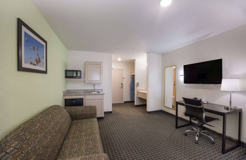 Clayton Hotel | Quality Inn & Suites Clayton, NM