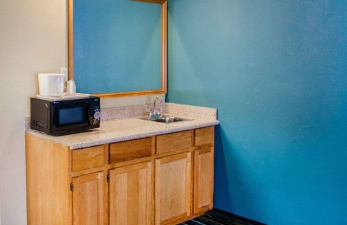 Medina Hotel | Quality Inn & Suites Medina - Akron West