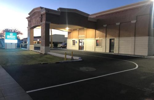 Mesa Hotel | Quality Inn & Suites near Downtown Mesa