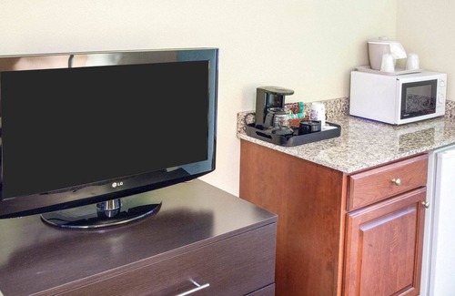 Niles Hotel | Quality Inn & Suites Niles