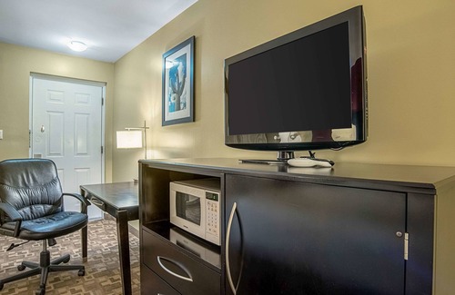 Youngtown Hotel | Quality Inn & Suites Phoenix NW - Sun City