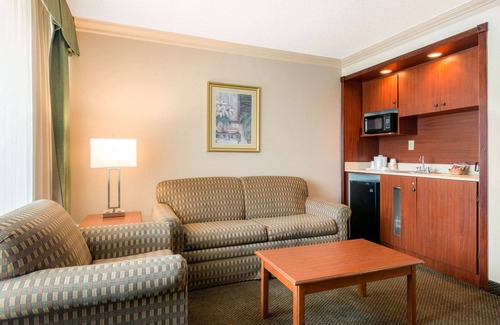 Tarpon Springs Hotel | Quality Inn & Suites Tarpon Springs South