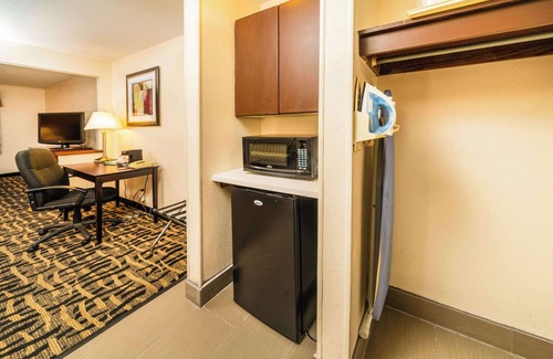 Danville Hotel | Quality Inn & Suites
