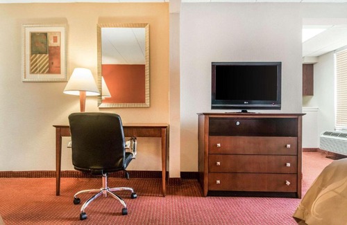 Greendale Hotel | Quality Inn & Suites