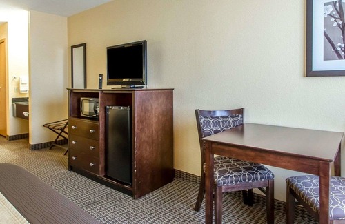 Mount Pleasant Hotel | Quality Inn & Suites
