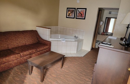 Branson Theater District Hotel | Quality Inn West