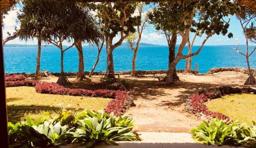 Mele House | Qualius Lodge - Port Vila's WOW Factor! Huge 5 Bedroom, 3 Bath Seaside Paradise