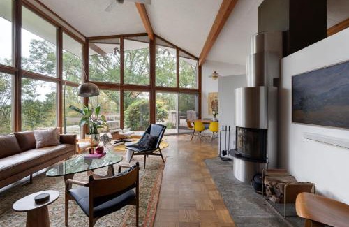 Haddam Center Historic District House | Quarry House Mid-Century Modern
