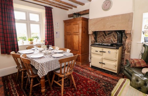 Oakamoor Cottage | QUARRY HOUSE, pet friendly, luxury holiday cottage in Moneystone