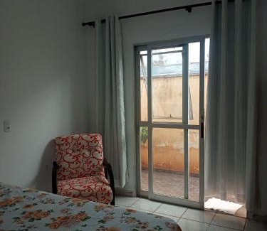 Jau House | Quarto Privado com Banheiro Compartilhado