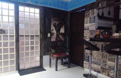 Jardim dos Ipes House | Quarto refrigerado com cama de casal