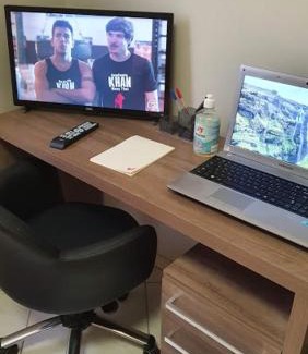 Centro House | QUARTO TOP no CENTR0 com Cama Box de casal - acomoda até 2 pessoas - Home Office - WIFI - Smart TV com Apps Youtube - Cozinha - banheiro - Sala de Estar - Apto compartilhado com Anfitriões experientes em hospedar - Superhost no BnB 5 estrelas