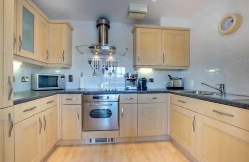 Newcastle-upon-Tyne Apartment | Quayside apartment with riverside views & parking